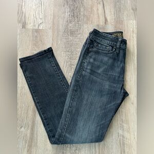 American Eagle Outfitters Extreme Flex Skinny Jeans Dark Denim 28/30.